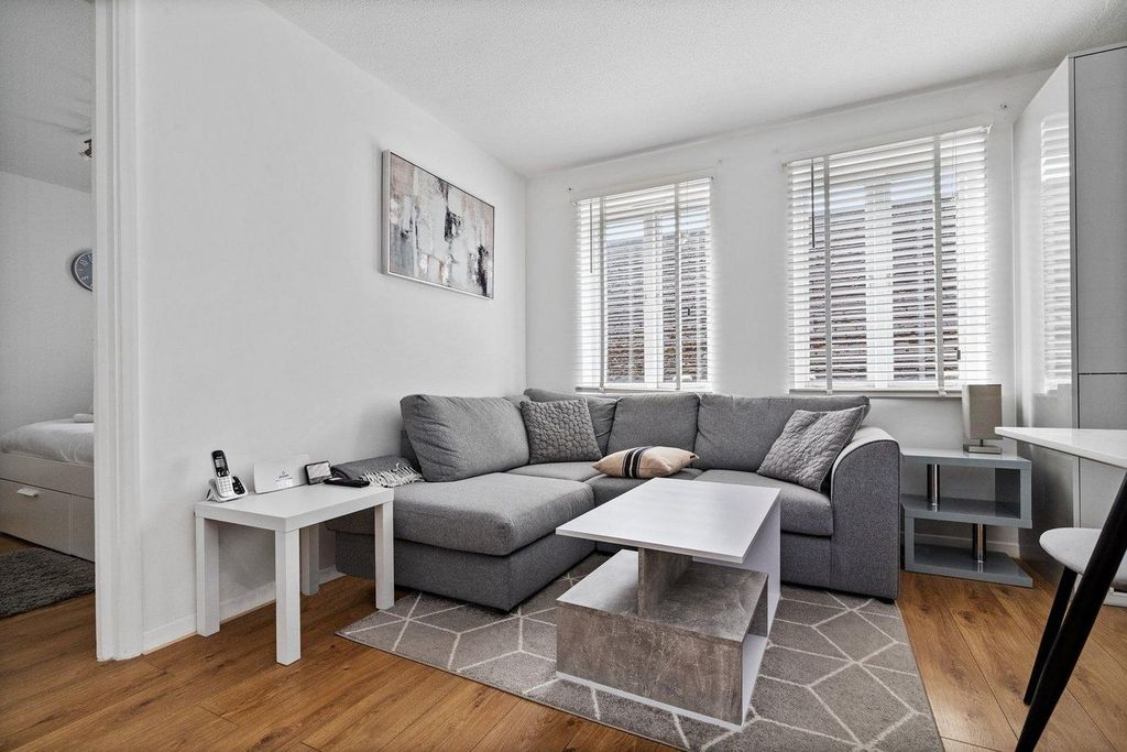 Property photo 1 of 15 Living Room