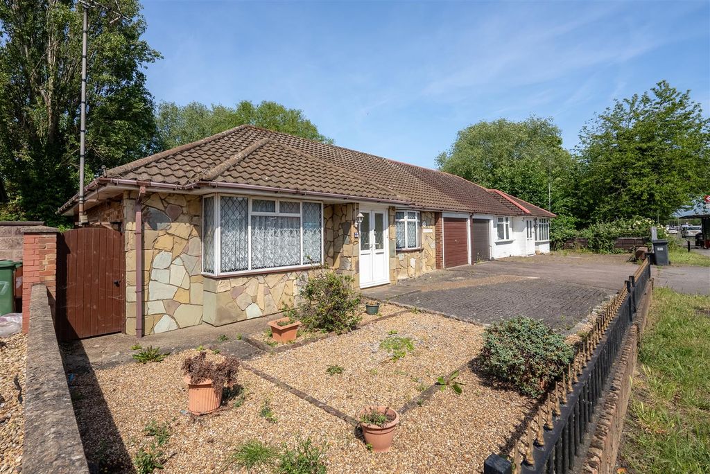 Property photo 1 of 20 Chingford-25.Jpg
