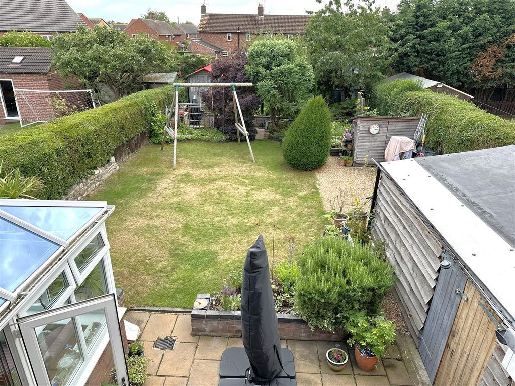Property photo 3 of 23 Generous Rear Garden 797