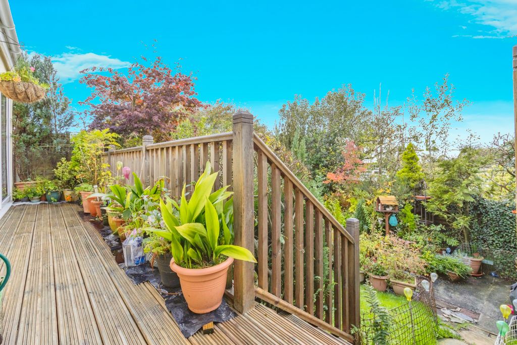 Property photo 3 of 18 Garden