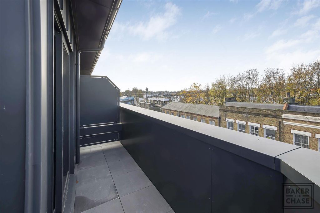 Property photo 2 of 10 Balcony