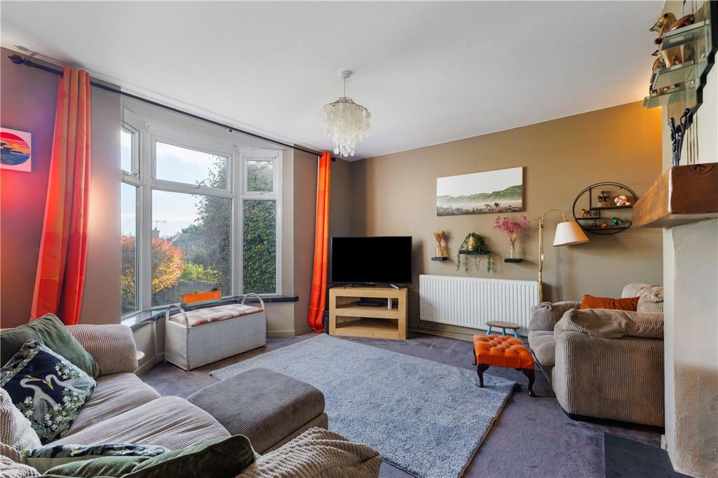 Property photo 2 of 24 Sitting Room