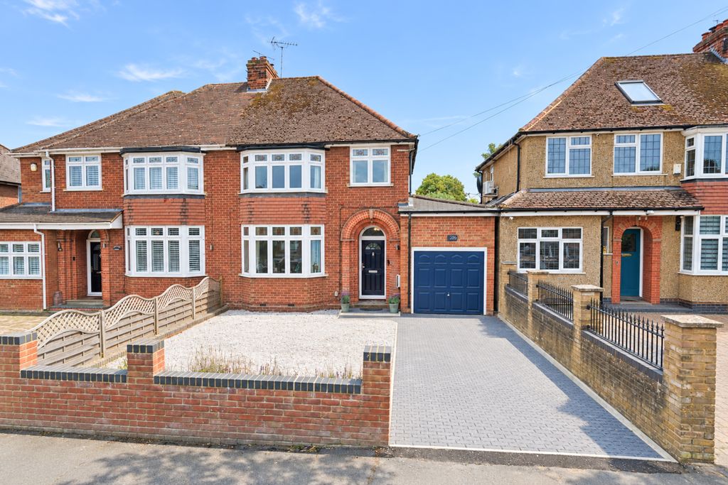 Property photo 1 of 21 226-Tring-Road-21