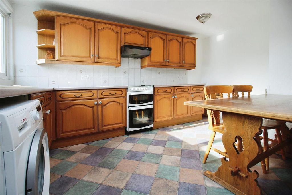 Property photo 3 of 15 Kitchen / Breakfast Room