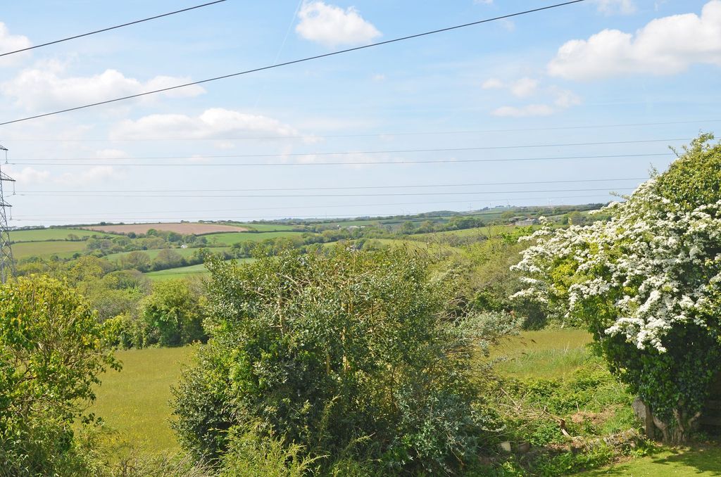 Property photo 2 of 26