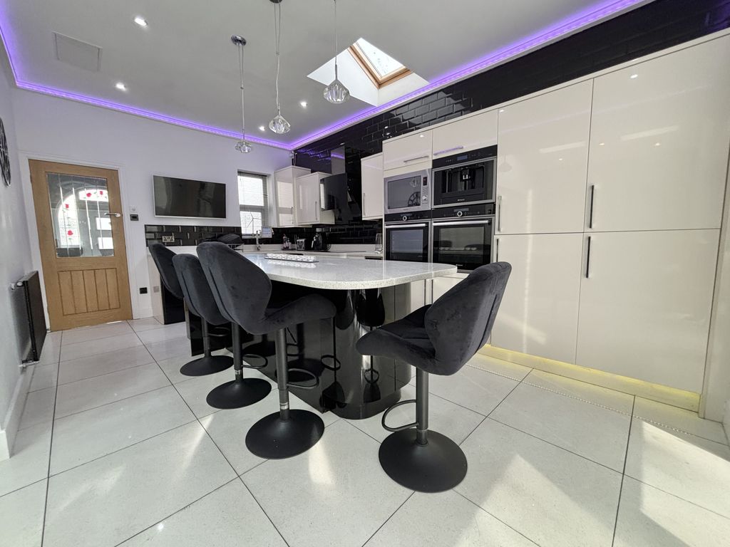 Property photo 3 of 23