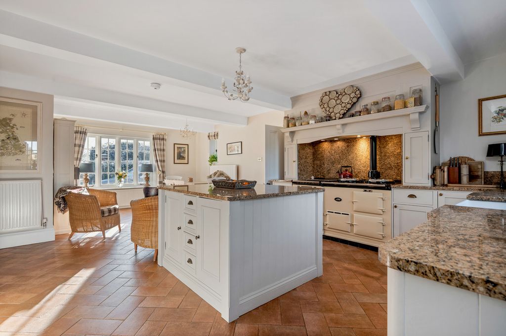 Property photo 3 of 33