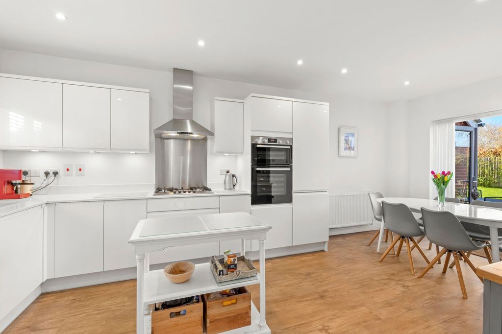 Property photo 3 of 15 Kitchen/Breakfast Room