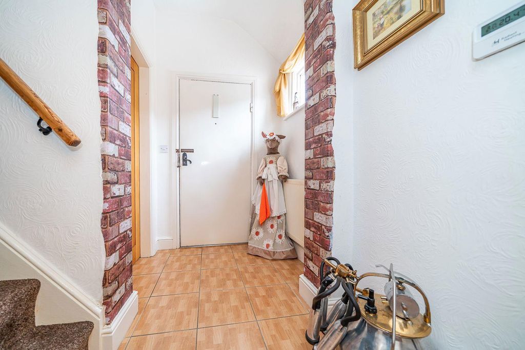 Property photo 3 of 38
