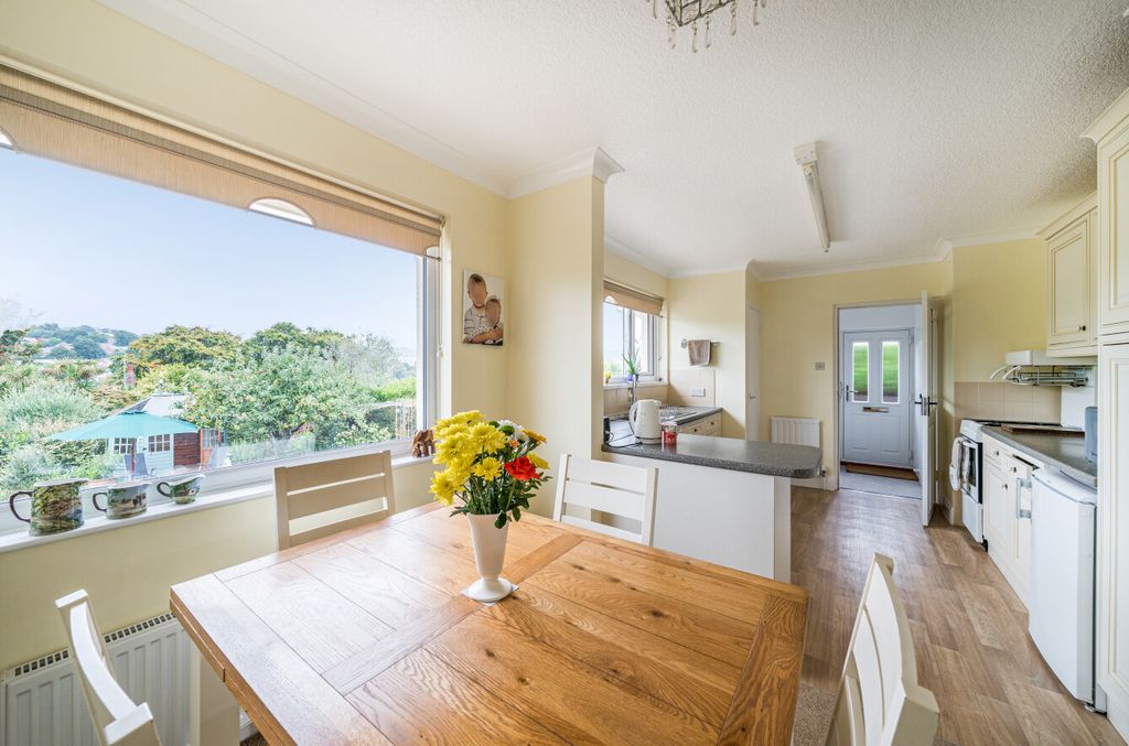 Property photo 3 of 20 1334860-8-689c948...