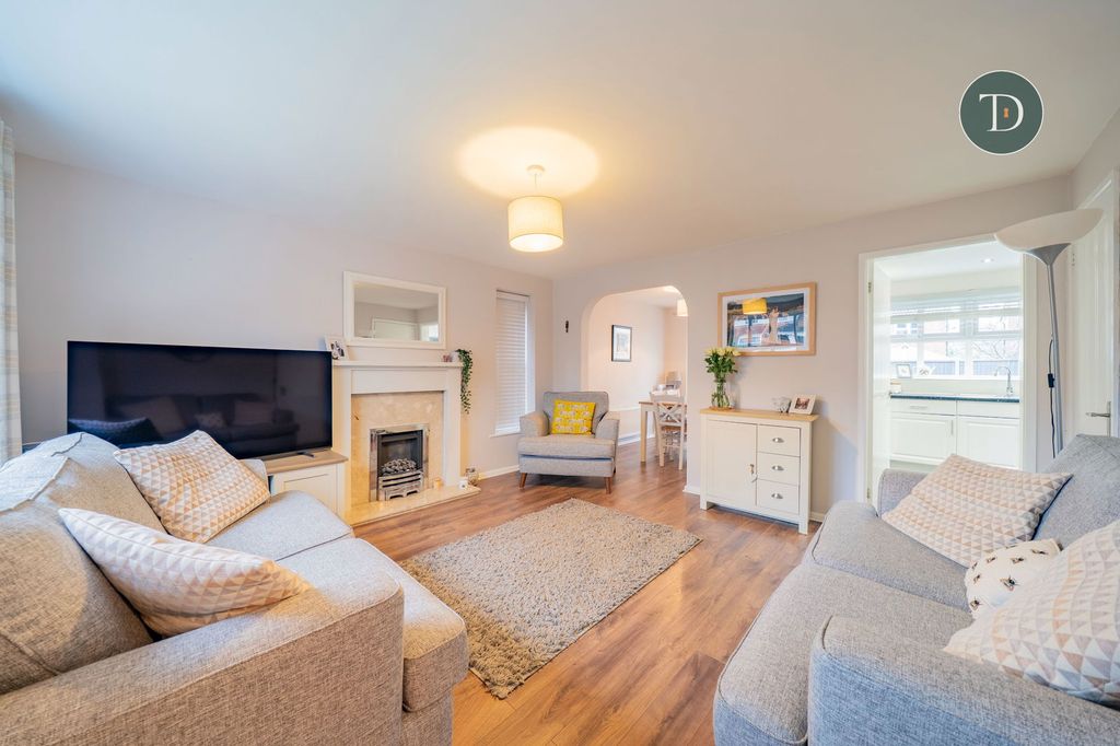 Property photo 2 of 32