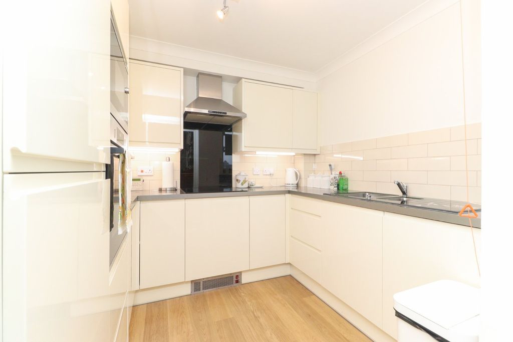 Property photo 3 of 12 Picture 3