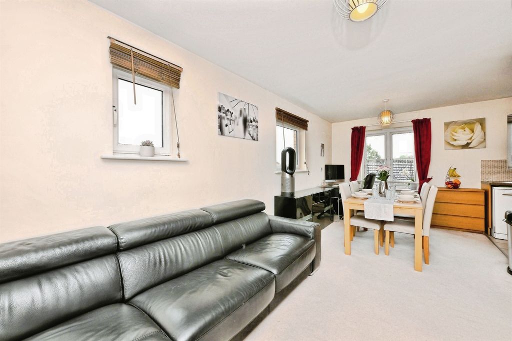 Property photo 3 of 18