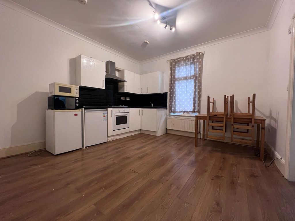 Property photo 2 of 3
