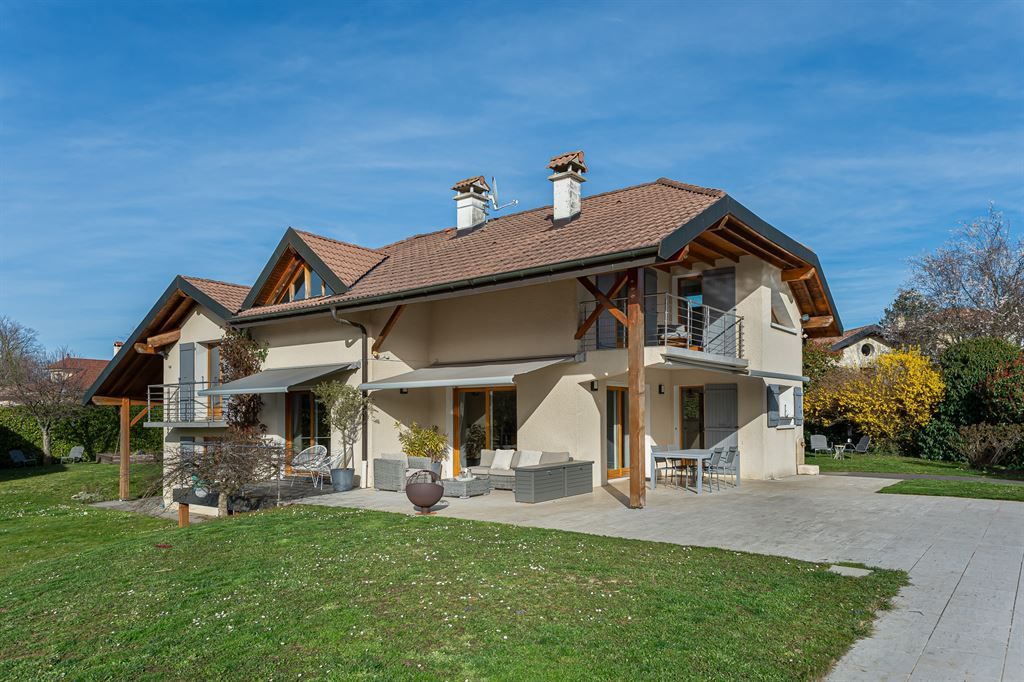 Property photo 2 of 18