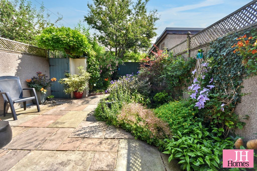 Property photo 1 of 24
