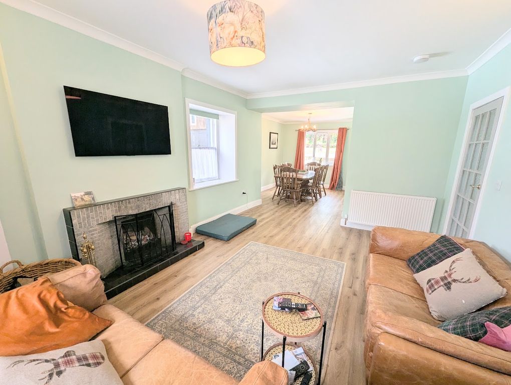 Property photo 3 of 33