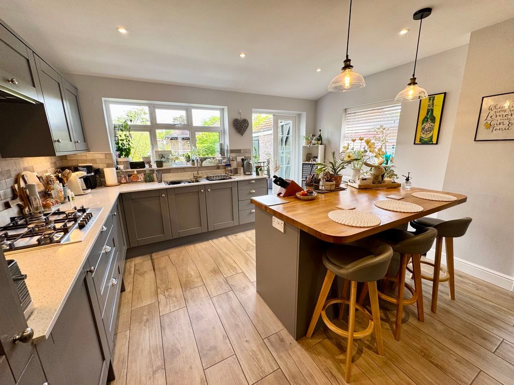 Property photo 2 of 30 Open Plan Breakfast Kitchen