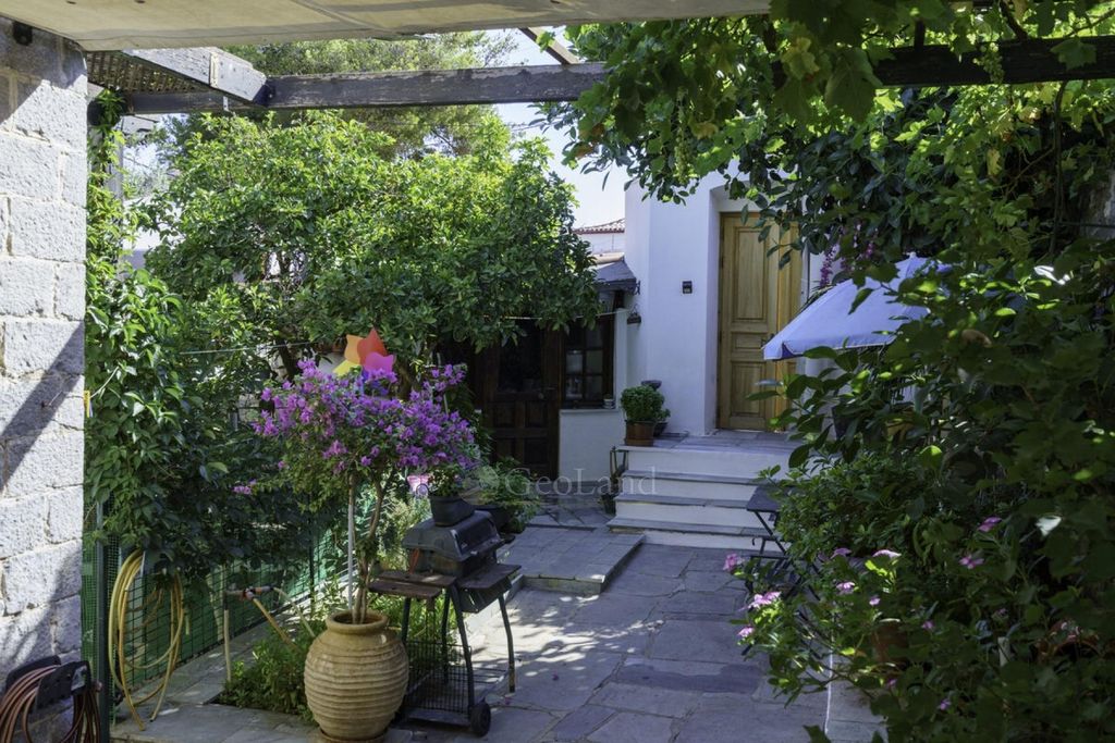 Property photo 2 of 32