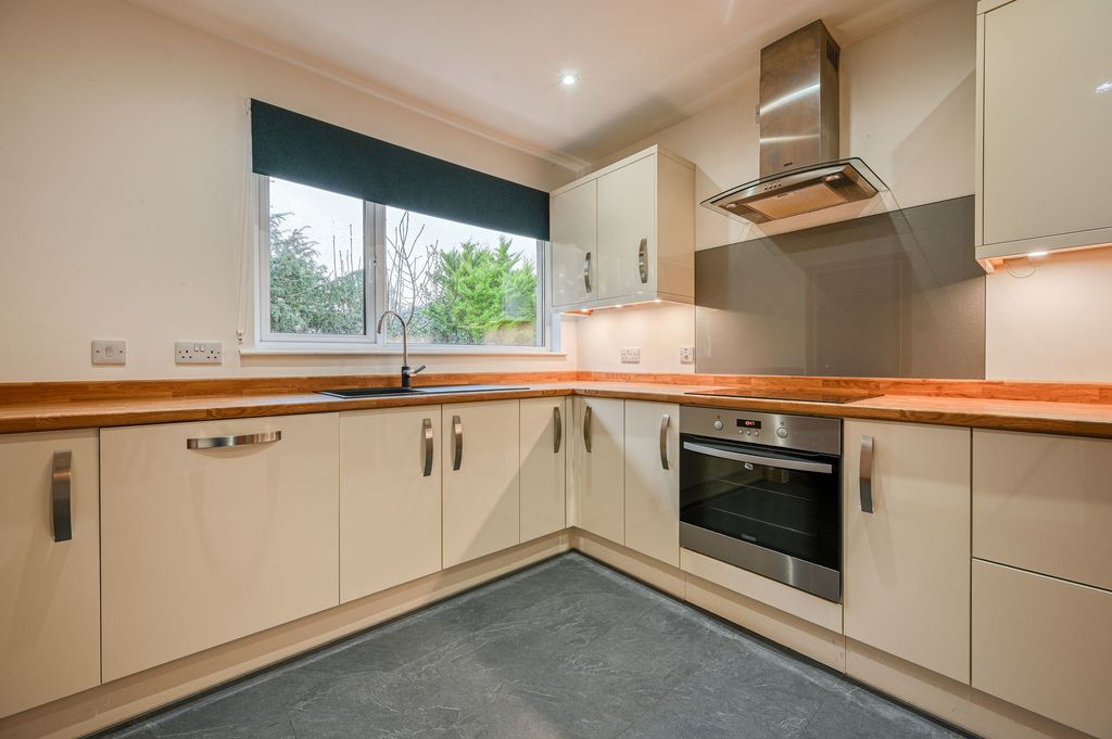 Property photo 3 of 36