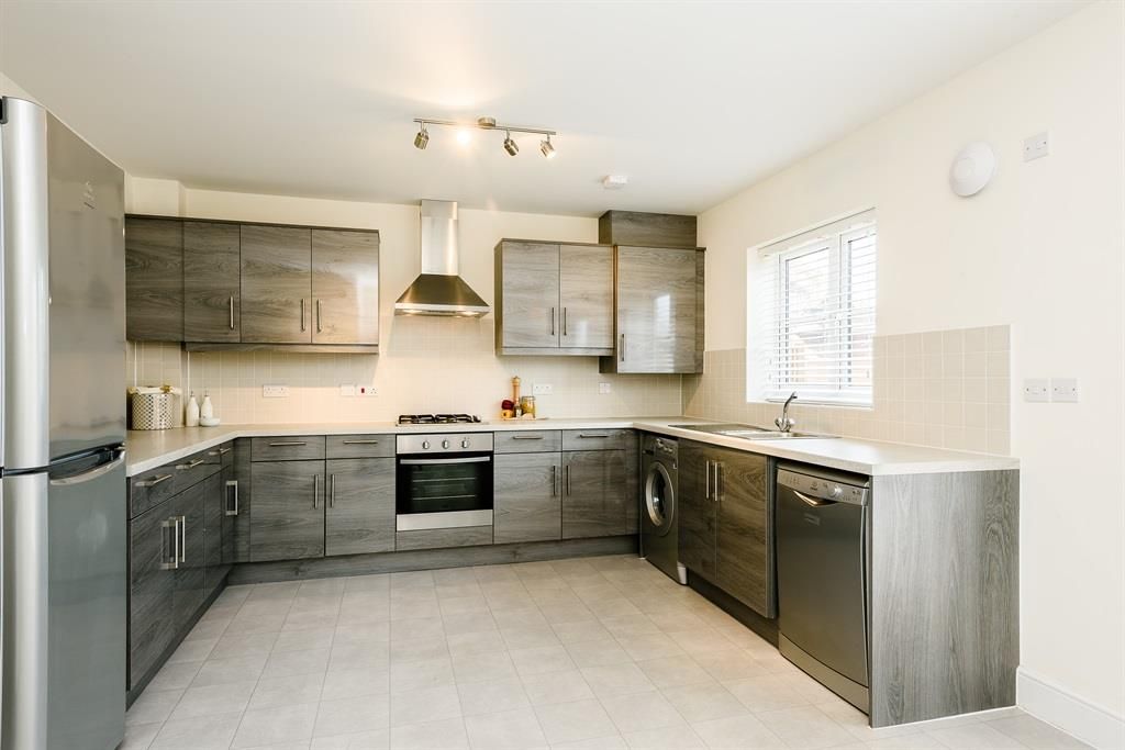 Property photo 1 of 10 Kitchen