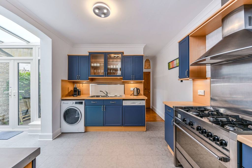 Property photo 3 of 11