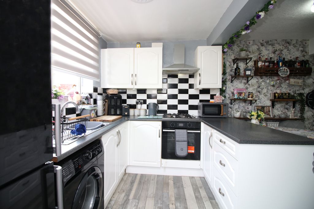 Property photo 3 of 21