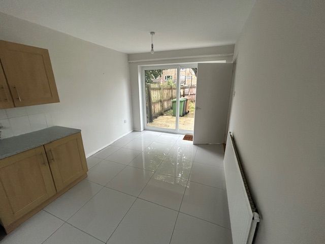 Property photo 2 of 6 Kitchen