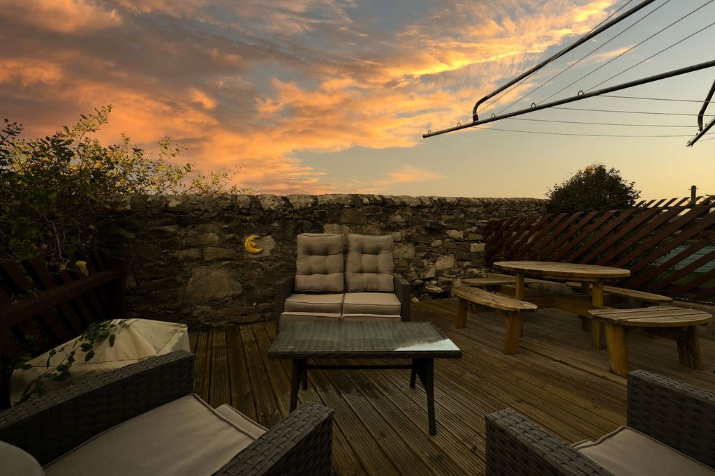 Property photo 2 of 37