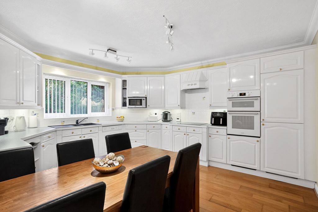 Property photo 3 of 21