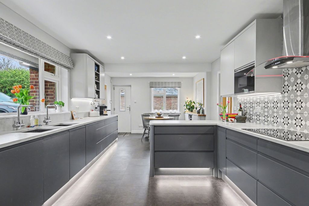 Property photo 3 of 24