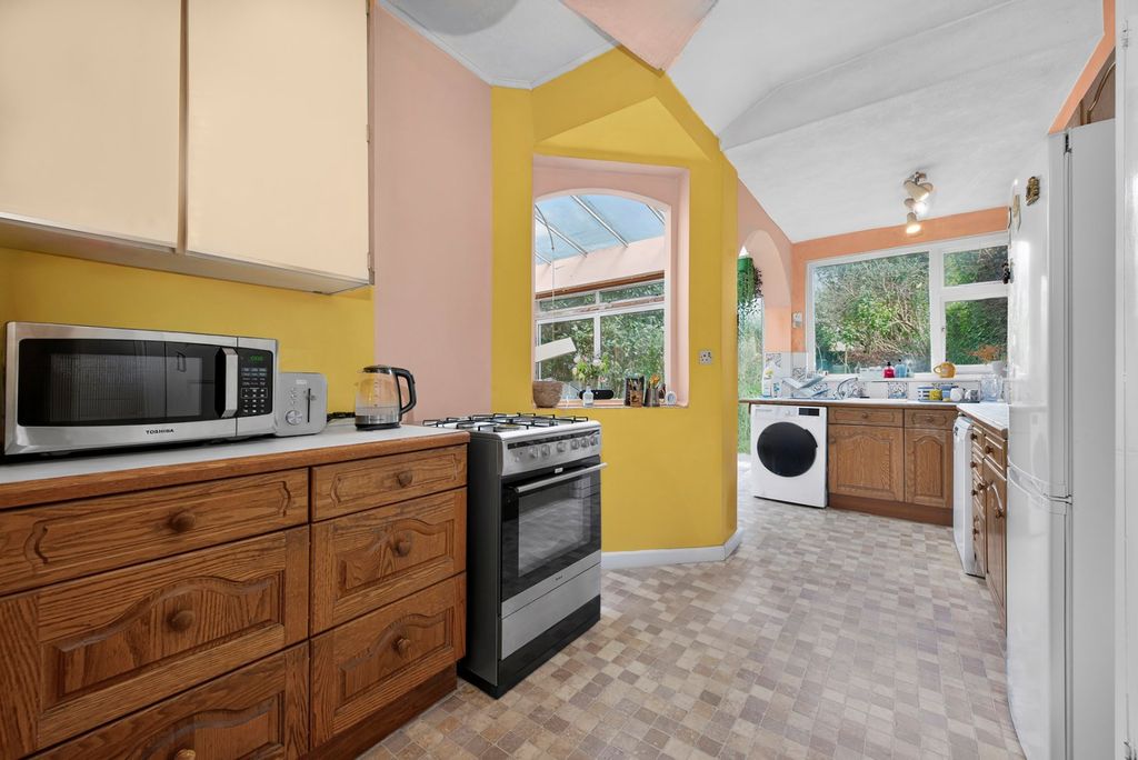 Property photo 3 of 23