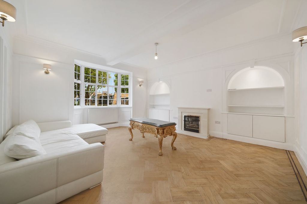 Property photo 1 of 9 Flat 4 Evelyn House 8-10 Hornton Street London W8 4Nw - 011.Jpg