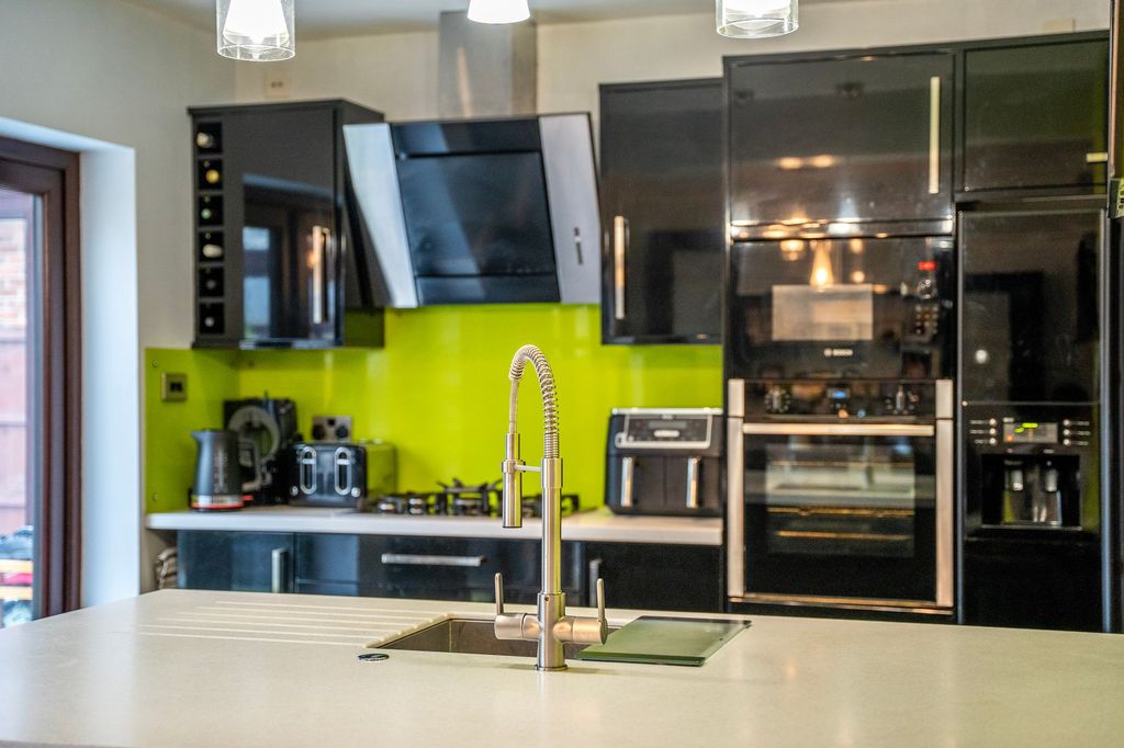 Property photo 3 of 27