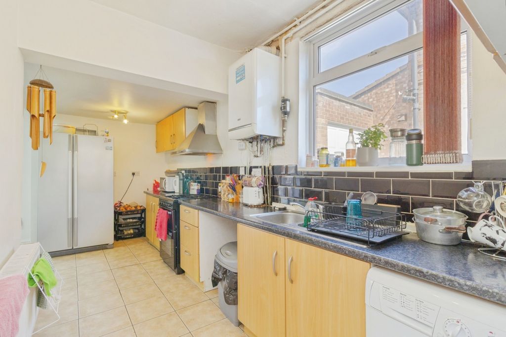 Property photo 3 of 17 Kitchen Diner
