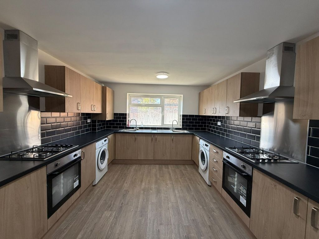 Property photo 1 of 17 7 Bed Home Available For Sale