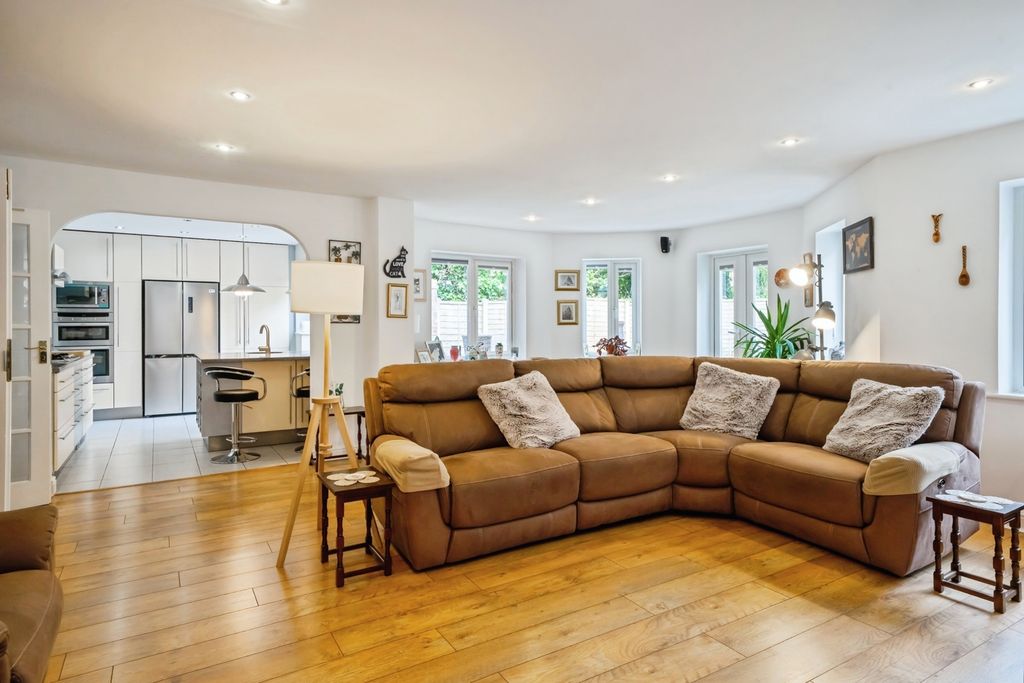 Property photo 2 of 19 Living/Dining Room