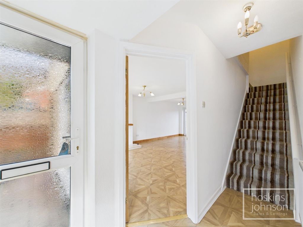 Property photo 2 of 20 Entrance Hall