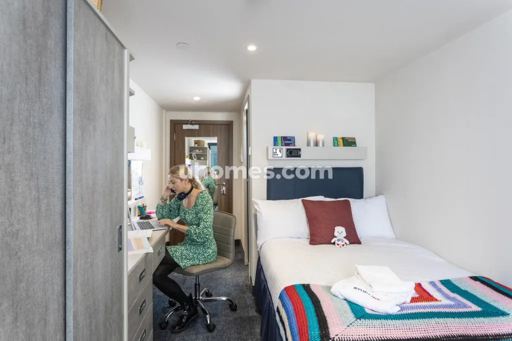 Property photo 1 of 40