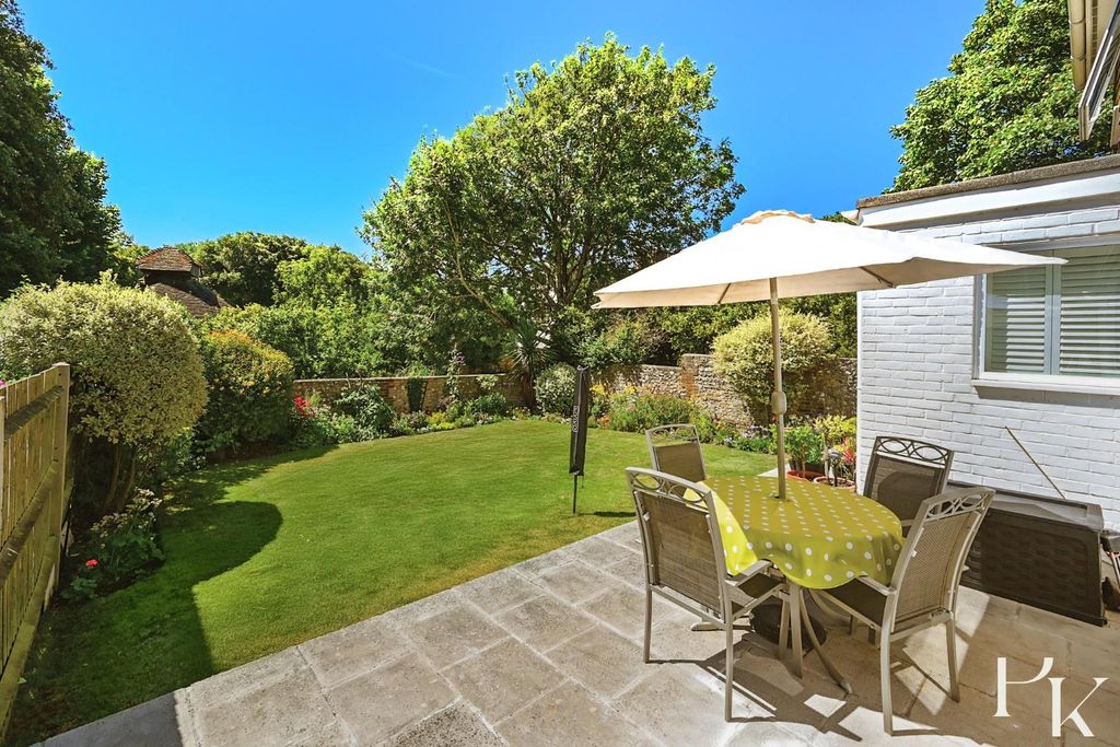 Property photo 2 of 30 22 Hangleton Manor Close Bn3 (19).Jpg