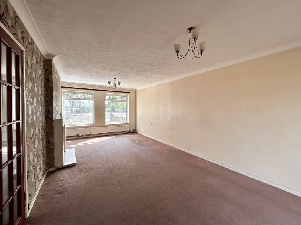 Property photo 3 of 12 Sitting/Dining Room