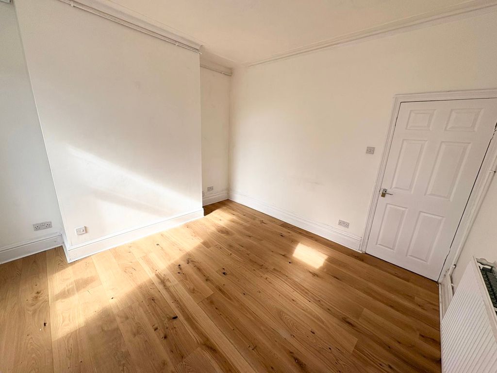 Property photo 2 of 10 Lounge