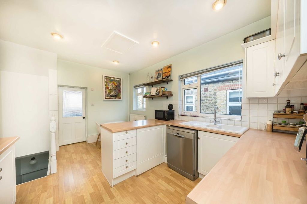 Property photo 3 of 7