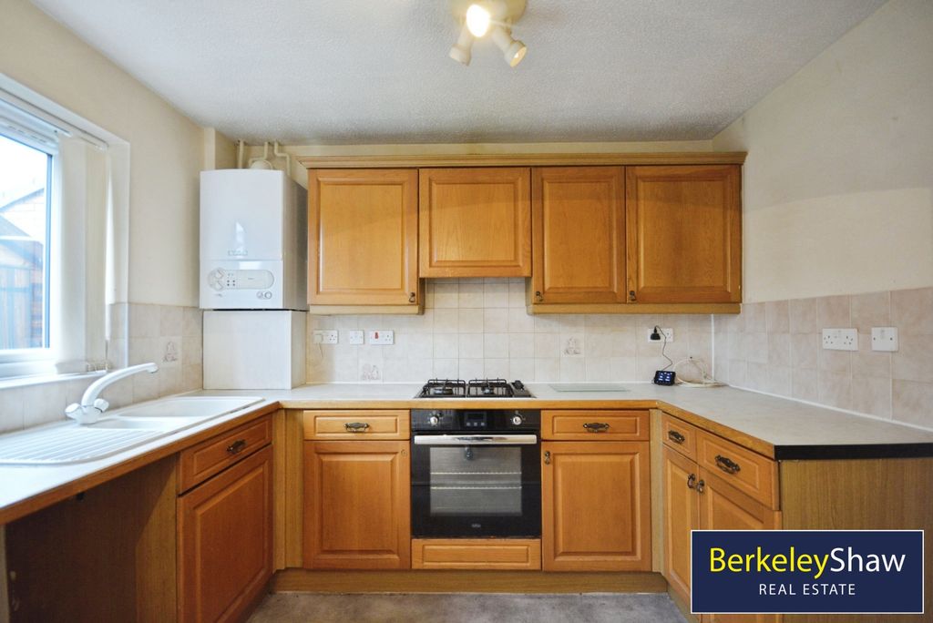 Property photo 3 of 13 Kitchen