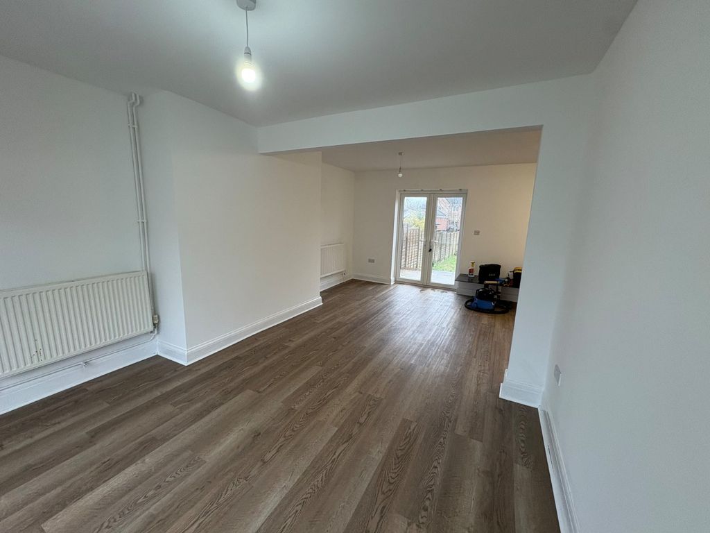 Property photo 3 of 8 Living Space