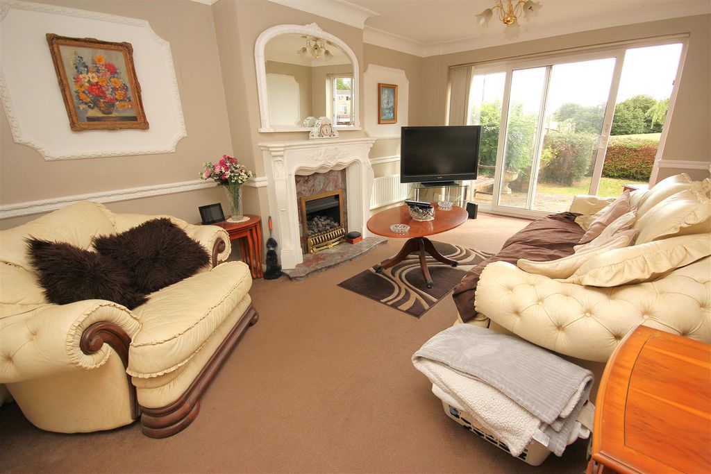 Property photo 2 of 12 Lounge.Jpg