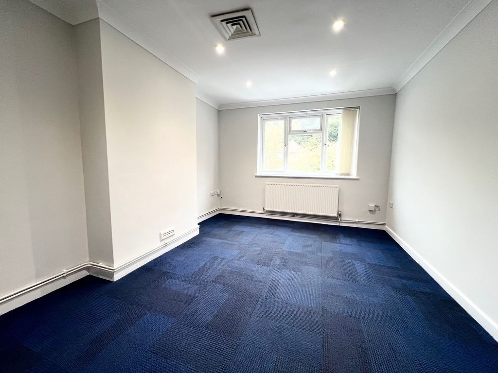 Property photo 3 of 7 Photo 4