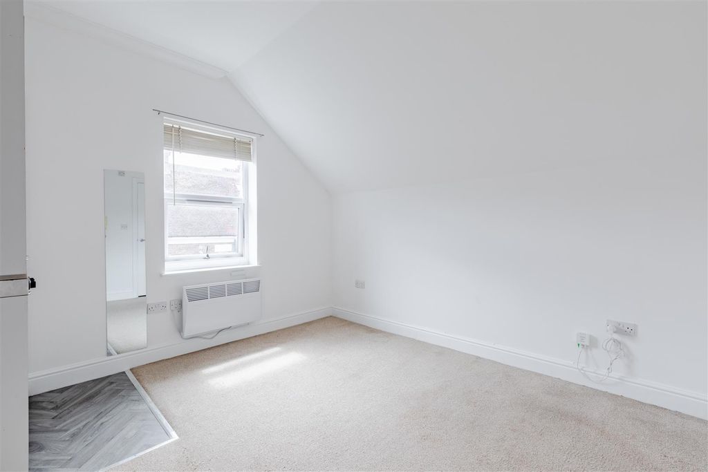 Property photo 2 of 7 Studio