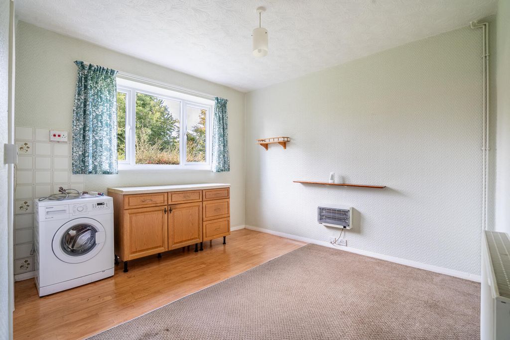 Property photo 3 of 17 Utility Room