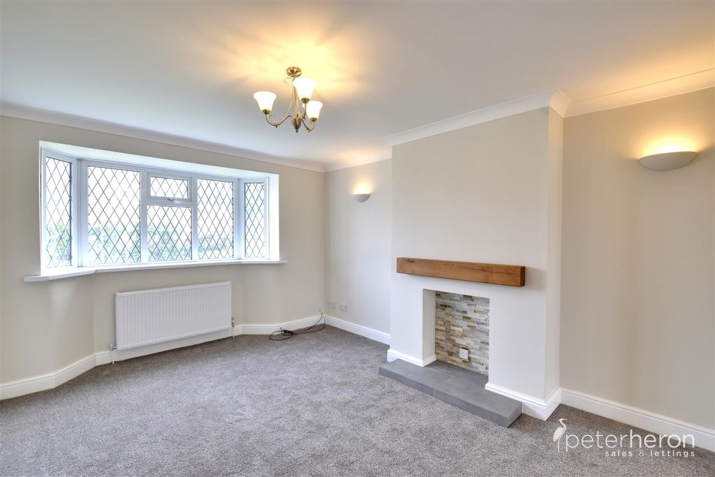 Property photo 2 of 14 Lounge